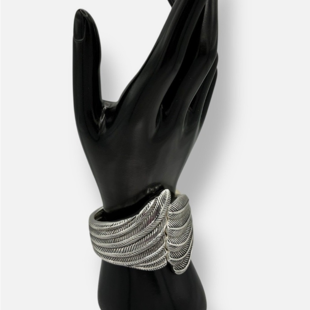 New Directions Silver Tone Feather Leaf Bangle Clamp Bracelet